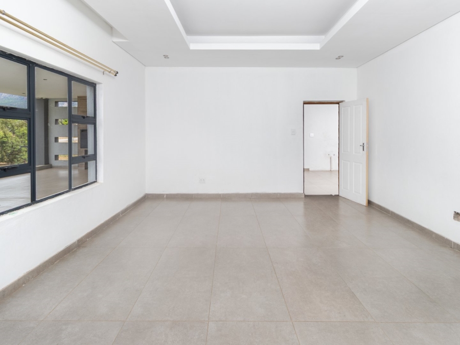 6 Bedroom Property for Sale in Gateway Manor North West